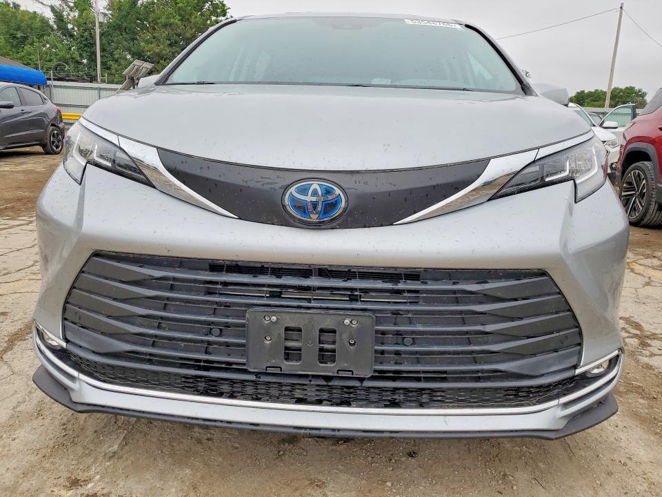 2021 Toyota Sienna VIN 5TDJRKEC5MS020112 COPART salvage auction — HAIL, Ks - Cert Of Title-Salvage, sold $22,100 on 2026-07-22 (photo 5)