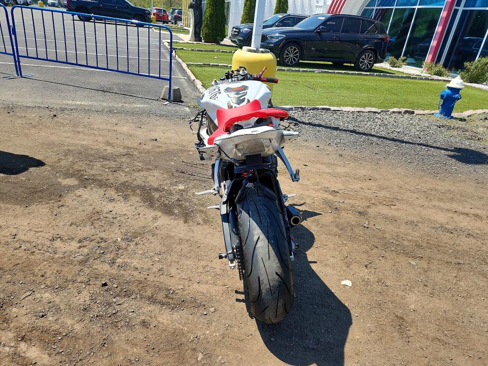 2010 Yamaha Yzfr6 VIN JYARJ16E2AA020738 COPART salvage auction — FRONT END, MA - CERT OF TITLE-SALVAGE, sold $500 on 2026-07-23 (photo 4)