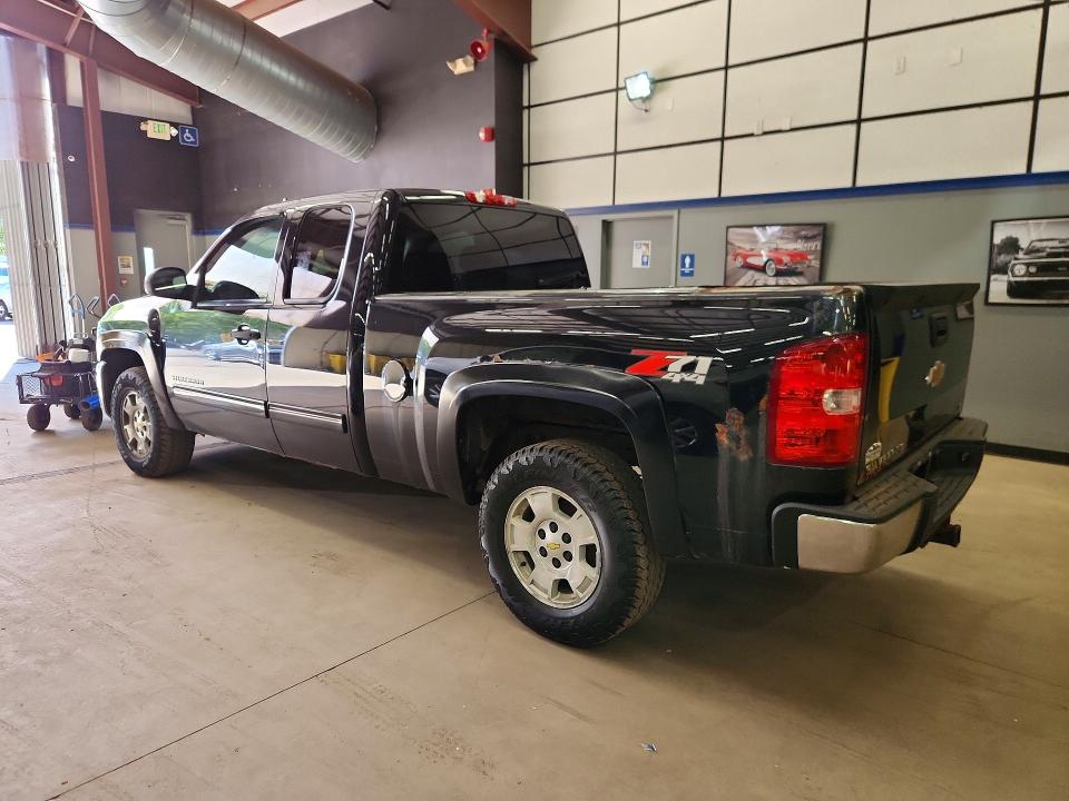 2013 Chevrolet Silverado 1500 VIN 1GCRKSE71DZ217304 COPART salvage auction — MINOR DENT/SCRATCHES, VT - CERTIFICATE OF TITLE, sold $2,500 on 2026-07-09 (photo 2)