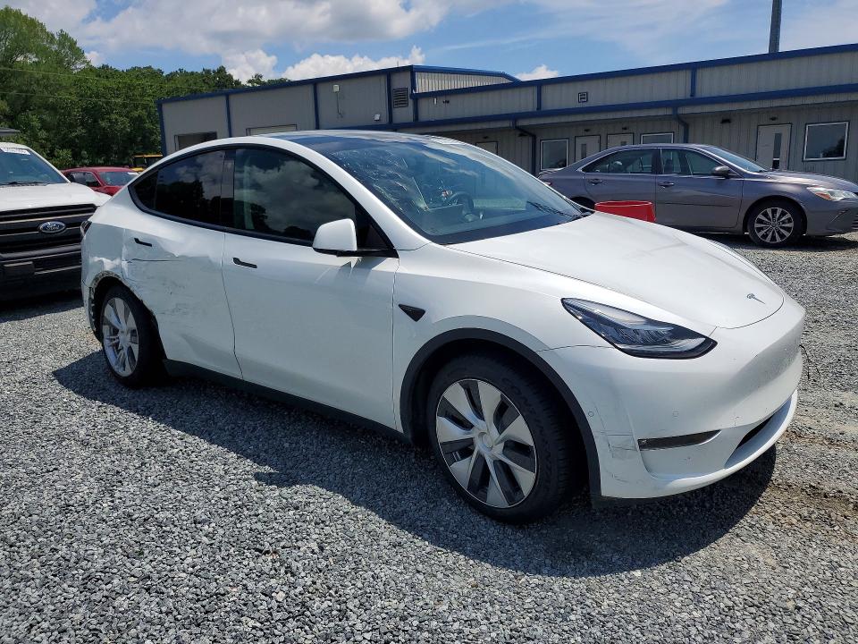 2022 Tesla Model y VIN 7SAYGDEE6NF358144 COPART salvage auction — SIDE, Nc - Salvage Certificate Of Title, sold $13,000 on 2026-07-16 (photo 4)