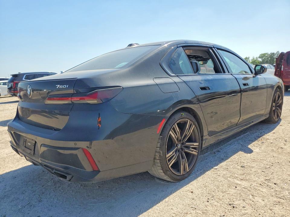 2023 BMW 7er VIN WBA33EJ01PCL68158 COPART salvage auction — SIDE, Tx - Salvage Vehicle Title, sold $49,250 on 2026-07-07 (photo 3)