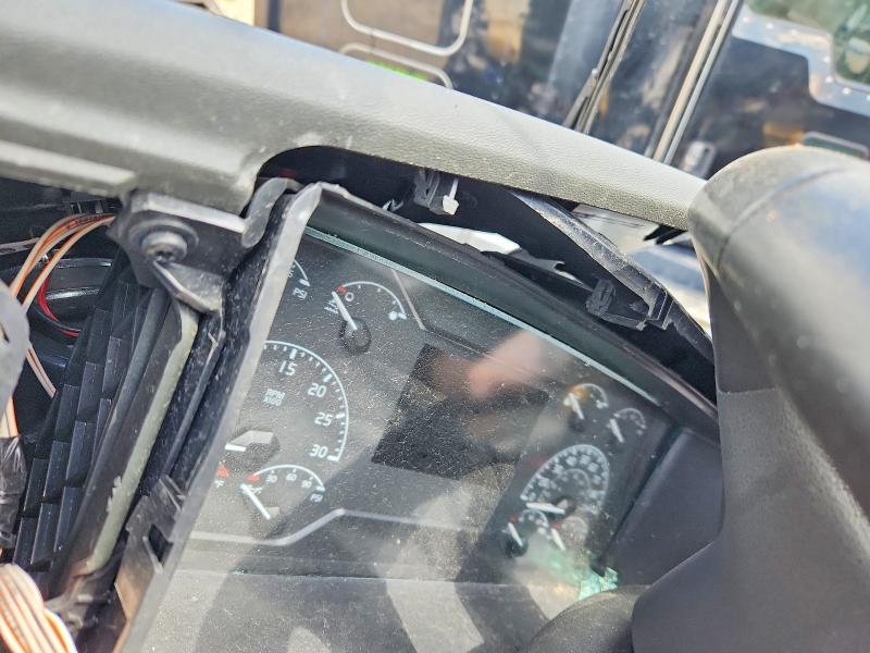 2025 Volvo Vnl VIN 4V4NC9EH3SN690241 COPART salvage auction — ALL OVER, Pa - Certificate Of Salvage, sold $23,100 on 2026-08-27 (photo 8)