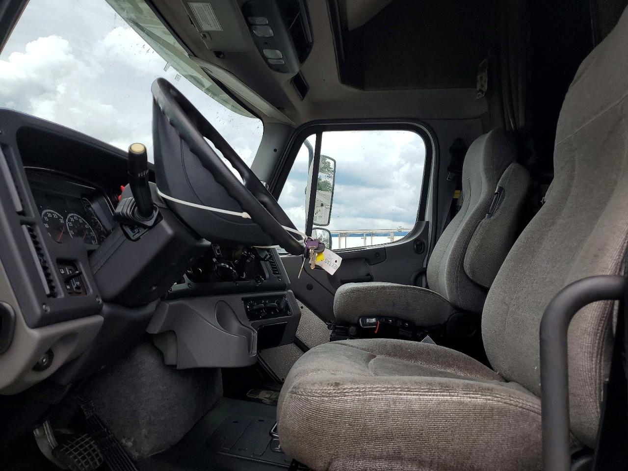 2019 Freightliner M2 VIN 3ALAC4DVXKDKK9700 COPART salvage auction — Minor Dent/Scratches, OH - CERTIFICATE OF TITLE (P), sold $3,600 on 2026-06-09 (photo 7)