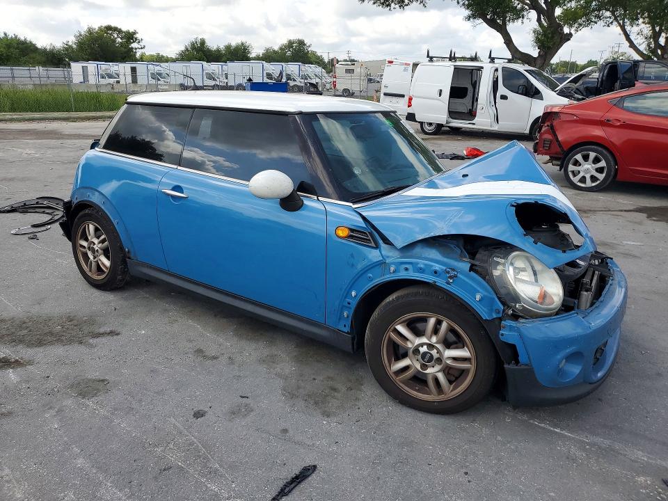 2013 Mini Cooper VIN WMWSU3C57DT687453 COPART salvage auction — REAR END, Fl - Cert Of Title Slvg Rebuildable, sold $375 on 2026-08-11 (photo 4)