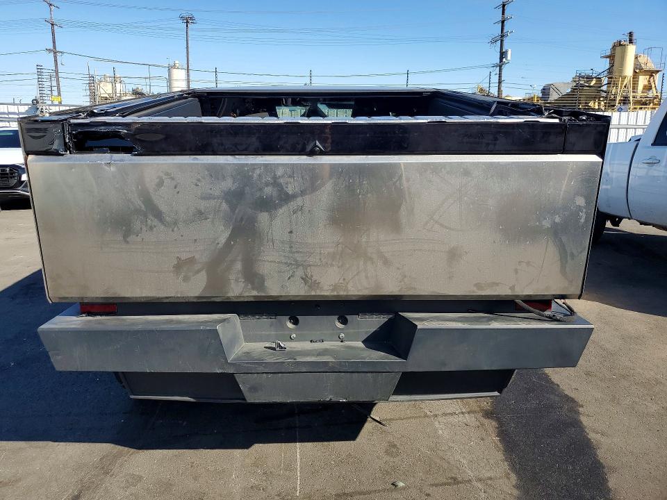 2025 Tesla Cybertruck VIN 7G2CEHED4SA063495 COPART salvage auction — FRONT END, Ca - Salvage Certificate, sold $25,500 on 2026-07-13 (photo 6)