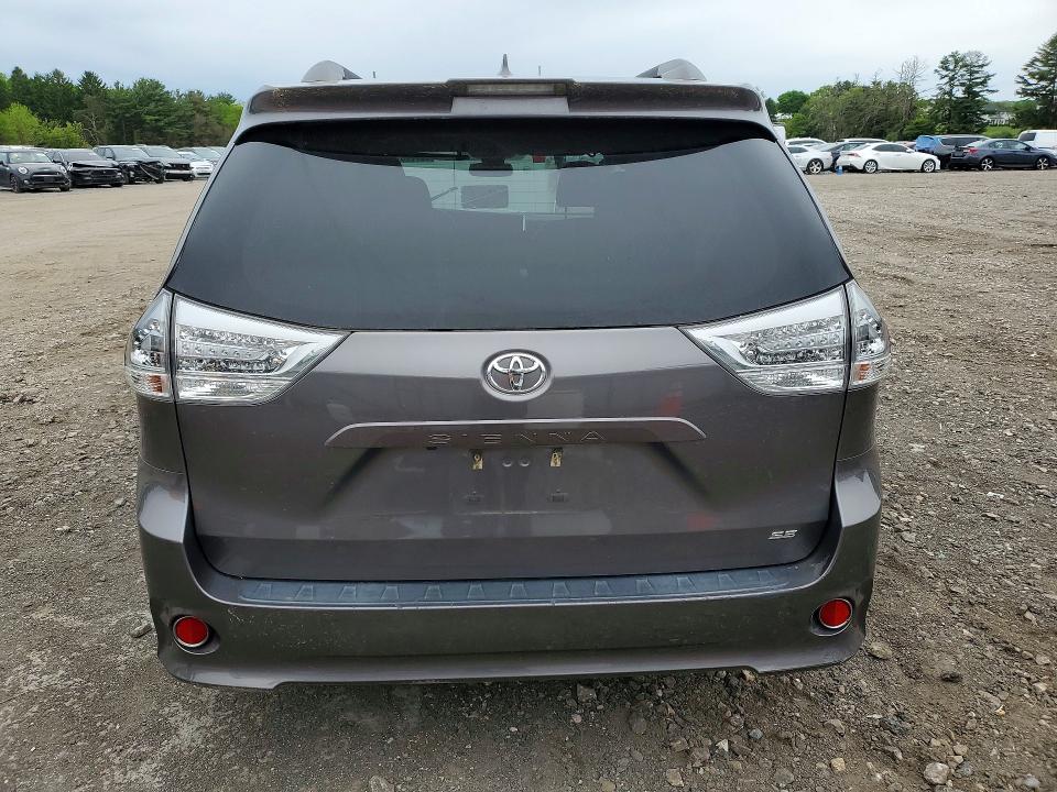 2018 Toyota Sienna VIN 5TDXZ3DC1JS931101 COPART salvage auction — SIDE, Md - Cert Of Salvage > 75% Damage, sold $3,150 on 2026-07-06 (photo 6)