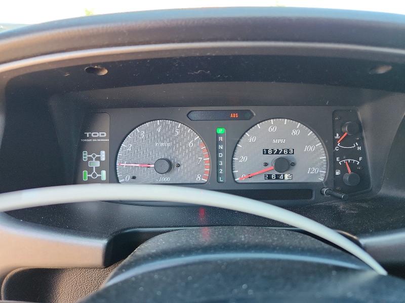 2001 Isuzu Vehicross VIN JACCN57X417D00827 COPART salvage auction — MINOR DENT/SCRATCHES, Nm - Certificate Of Title, sold $2,900 on 2026-07-23 (photo 9)