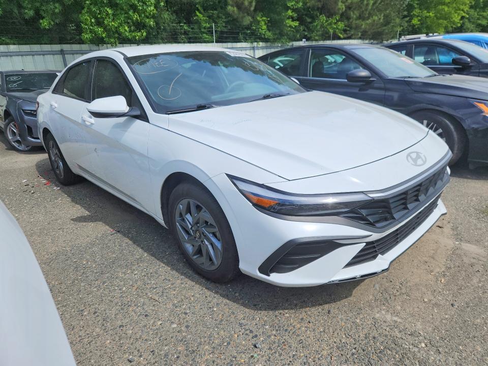 2025 Hyundai Elantra VIN KMHLM4DJ9SU131625 COPART salvage auction — MINOR DENT/SCRATCHES, LA - CERTIFICATE OF TITLE, sold $12,100 on 2026-07-16 (photo 4)