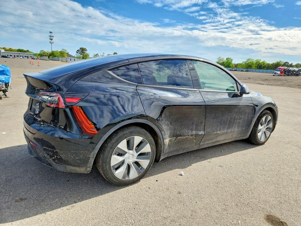 2022 Tesla Model y VIN 7SAYGAEE3NF378284 COPART salvage auction — WATER/FLOOD, Ny - Mv907A-Flood Salvage, sold $12,400 on 2026-07-13 (photo 3)