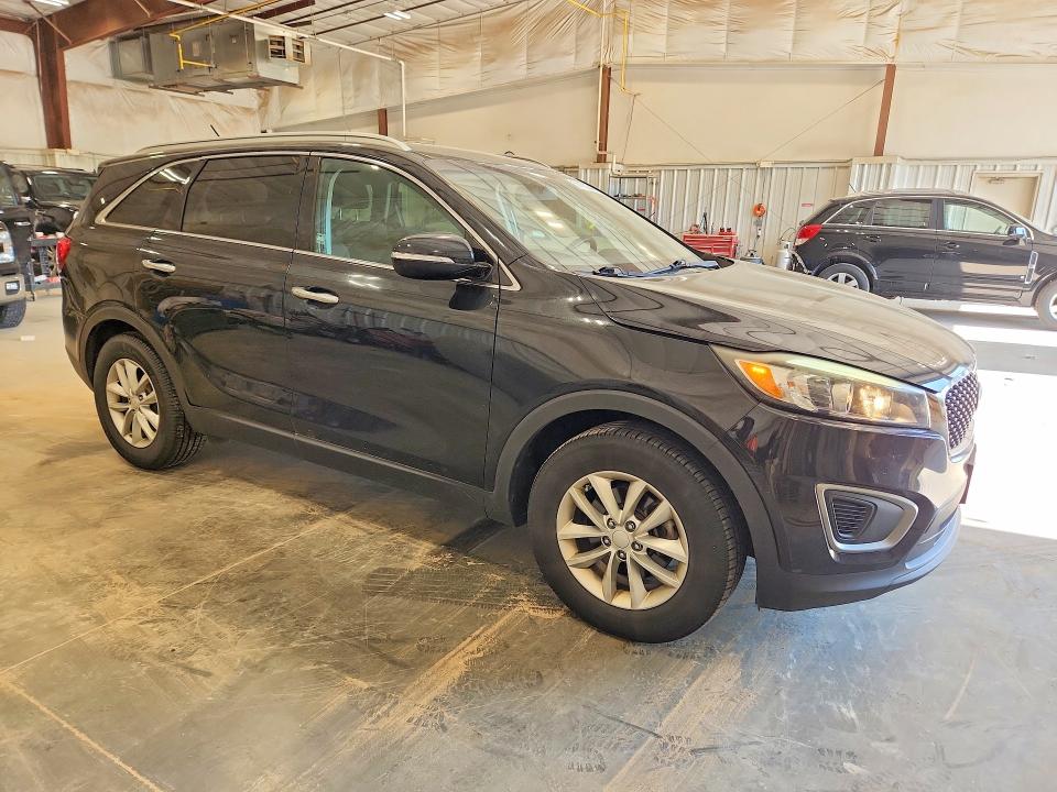 2017 Kia Sorento VIN 5XYPG4A59HG196988 COPART salvage auction — MINOR DENT/SCRATCHES, WI - CERTIFICATE OF TITLE, sold $1,750 on 2026-07-15 (photo 4)