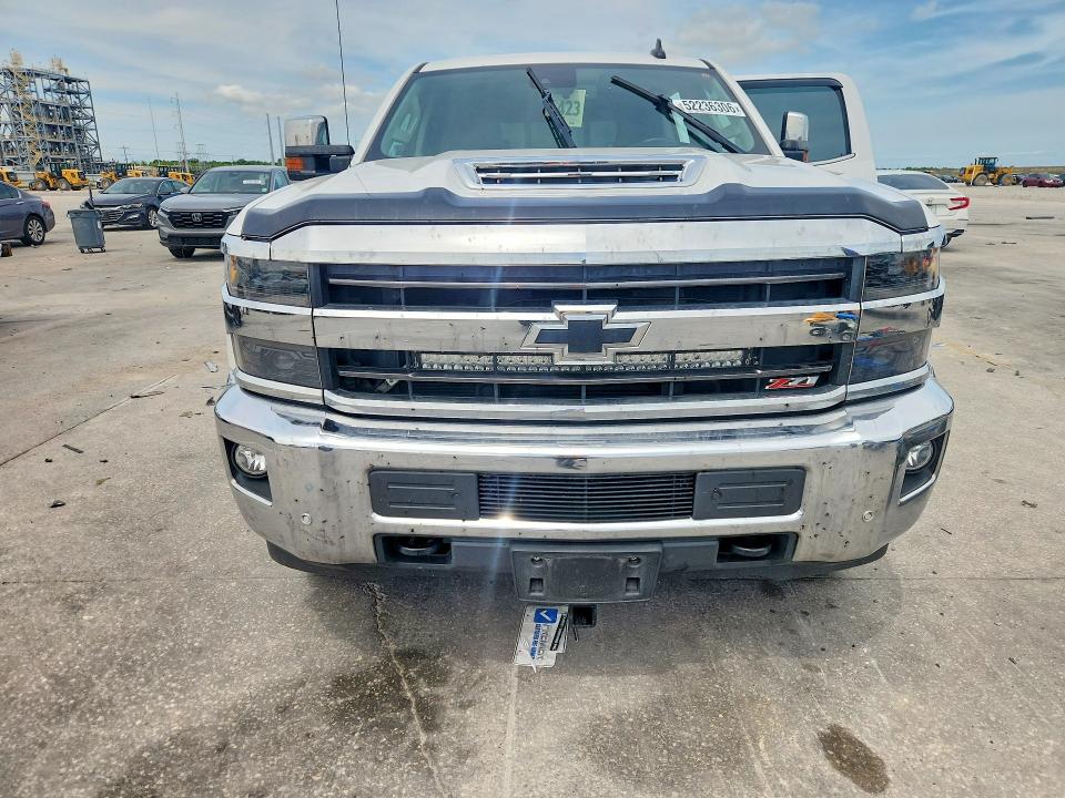 2018 Chevrolet Silverado VIN 1GC4K0EY7JF185091 COPART salvage auction — MINOR DENT/SCRATCHES, ID - SALVAGE CERTIFICATE OF TITLE, sold $2,850 on 2026-07-29 (photo 5)