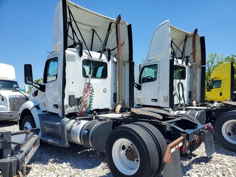 2016 Peterbilt 579 VIN 1XPBA48XXGD339882 COPART salvage auction — NORMAL WEAR, IN - CERTIFICATE OF TITLE, sold $5,000 on 2026-07-10 (photo 3)