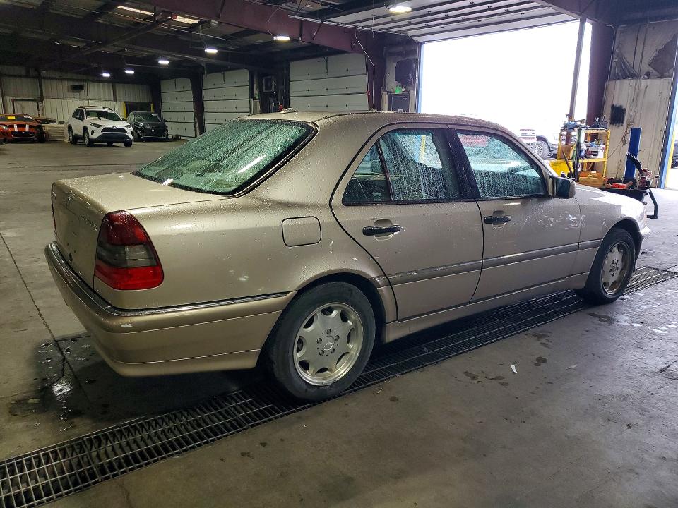 2000 Mercedes-benz C-klasse VIN WDBHA24G0YA834468 COPART salvage auction — MINOR DENT/SCRATCHES, Co - Dis/Dlr/Exp Only Clean Title, sold $1,150 on 2026-07-02 (photo 3)