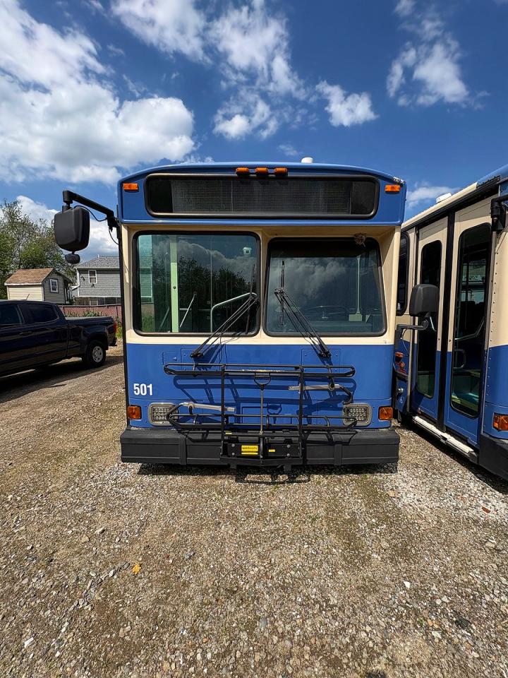 2007 Gillig Transit Bus VIN 15GCD291471112807 COPART salvage auction — Normal Wear, MA - CERTIFICATE OF TITLE (P), sold $125 on 2026-07-07 (photo 9)