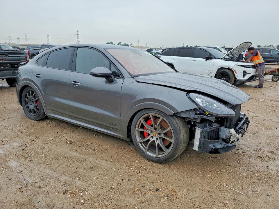 2023 Porsche Cayenne coupe VIN WP1BG2AY5PDA33226 COPART salvage auction — FRONT END, Fl - Certificate Of Destruction, sold $35,500 on 2026-07-28 (photo 4)
