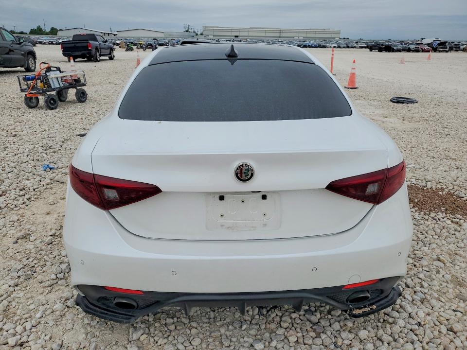 2018 Alfa romeo Giulia VIN ZARFAEEN9J7573650 COPART salvage auction — FRONT END, TX - SALVAGE VEHICLE TITLE, sold $1,550 on 2026-07-16 (photo 6)