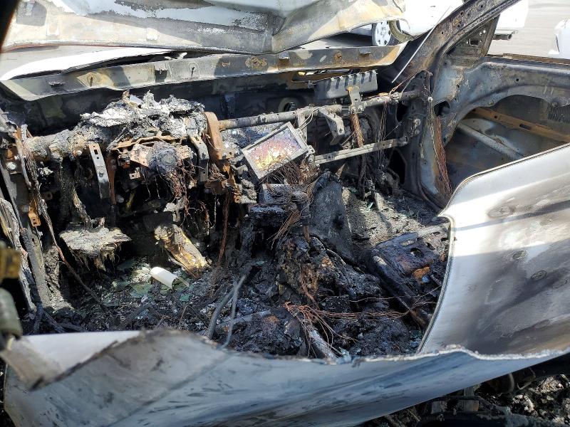2017 Kia Cadenza VIN KNALB4J11H5037494 COPART salvage auction — BURN, Ca - Non-Repairable Vehicle Cert, sold $150 on 2026-07-20 (photo 8)