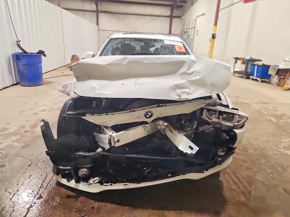 2018 BMW 3er VIN WBA8D9G54JNU72569 COPART salvage auction — FRONT END, Pa - Certificate Of Salvage, sold $1,000 on 2026-08-18 (photo 5)