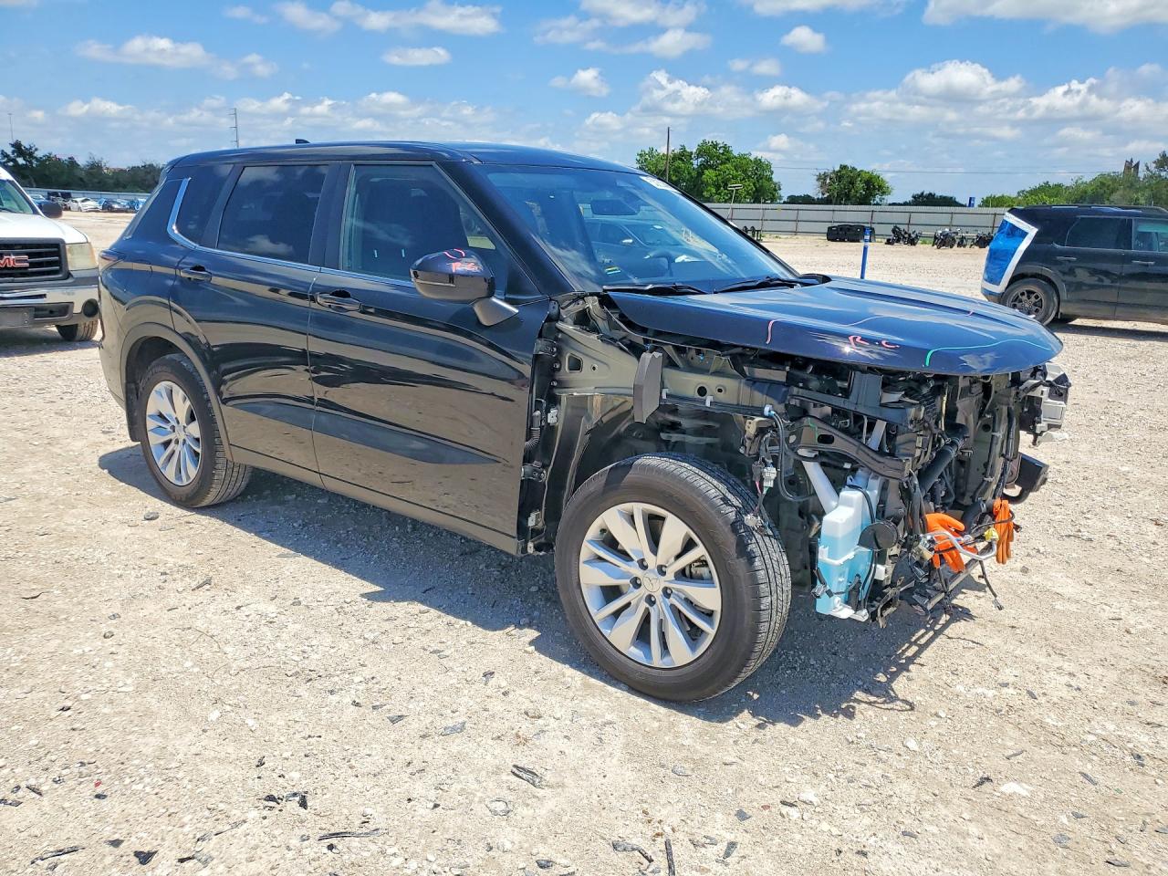 2025 Mitsubishi Outlander VIN JA4J3UA86SZ055472 COPART salvage auction — Front End, TX - SALVAGE VEHICLE TITLE, sold $9,300 on 2026-07-09 (photo 4)