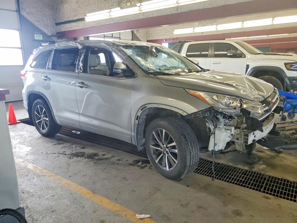 2017 Toyota Highlander VIN 5TDJZRFH3HS389835 COPART salvage auction — FRONT END, In - Cert Of Title-Salvage Title, sold $350 on 2026-07-27 (photo 4)