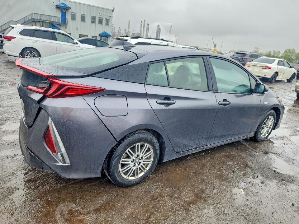 2018 Toyota Prius prime VIN JTDKARFP7J3072201 COPART salvage auction — REAR END, Qc - Gravement Accidente, sold $3,600 on 2026-07-14 (photo 3)