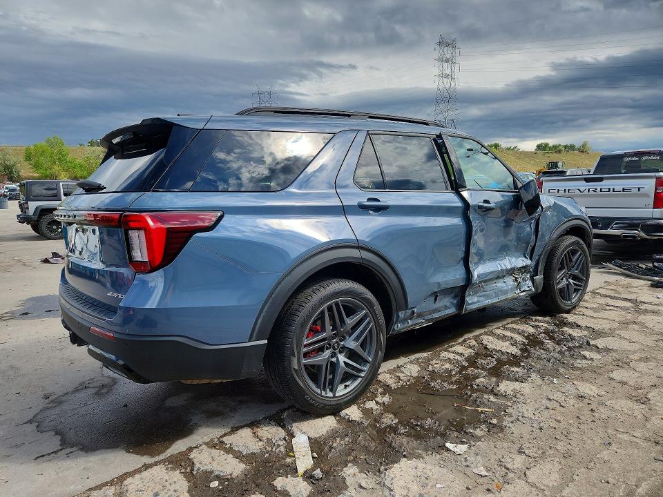 2025 Ford Explorer VIN 1FMUK8KH4SGA43792 COPART salvage auction — ROLLOVER, Co - Salvage Title, sold $14,200 on 2026-07-22 (photo 3)