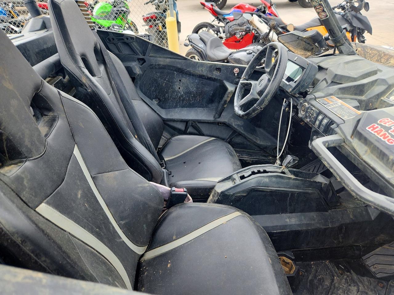 2021 Can-Am MAVERICK VIN 3JB1RAX43MK001007 COPART salvage auction — Rollover, TX - CERTIFICATE OF TITLE, sold $2,250 on 2026-07-02 (photo 5)
