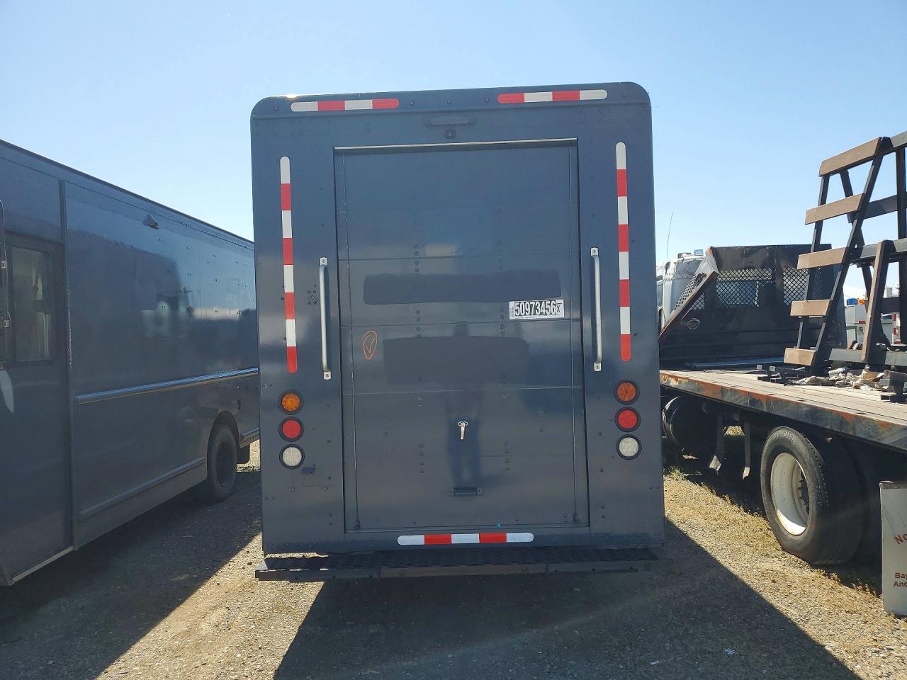 2021 Freightliner Chassis VIN 4UZAC2GA4MCMM9252 COPART salvage auction — Minor Dent/Scratches, CA - CERTIFICATE OF TITLE, sold $15,300 on 2026-05-26 (photo 6)