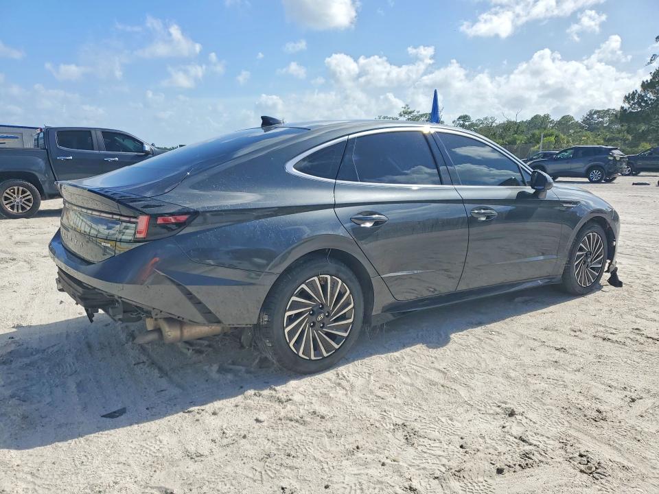 2025 Hyundai Sonata VIN KMHL34JJ4SA106897 COPART salvage auction — WATER/FLOOD, Salvage Title, sold $6,700 on 2026-07-29 (photo 3)