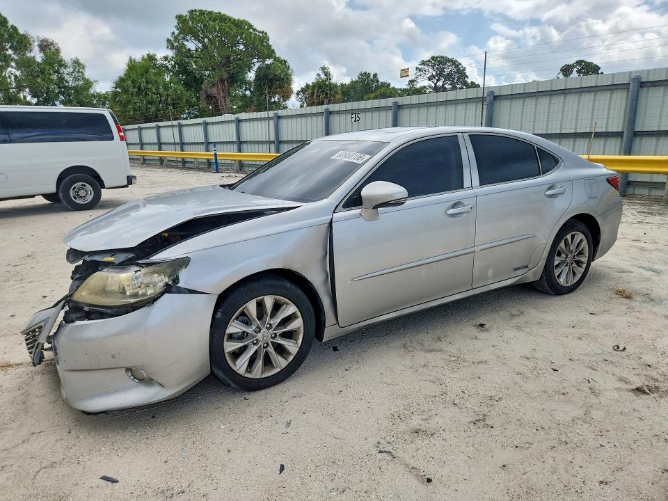 2013 Lexus VIN JTHBW1GG9D2013838 COPART salvage auction — FRONT END, Fl - Cert Of Title Slvg Rebuildable, sold $1,400 on 2026-07-08 (photo 1)