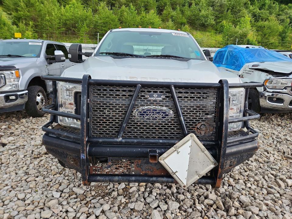 2017 Ford F550 VIN 1FD0W5HT8HEF18572 COPART salvage auction — NORMAL WEAR, Ct - Clean Title, sold $17,200 on 2026-07-14 (photo 5)