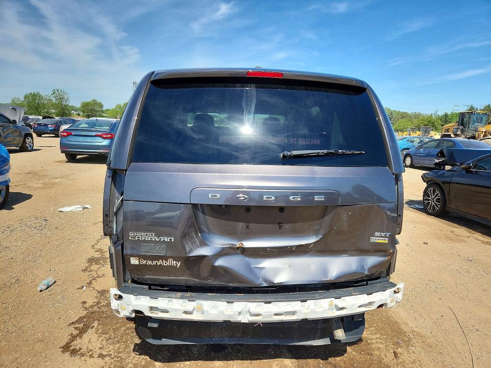 2017 Dodge Caravan VIN 2C4RDGCG1HR651104 COPART salvage auction — REAR END, Il - Salvage Certificate, sold $7,100 on 2026-07-28 (photo 6)