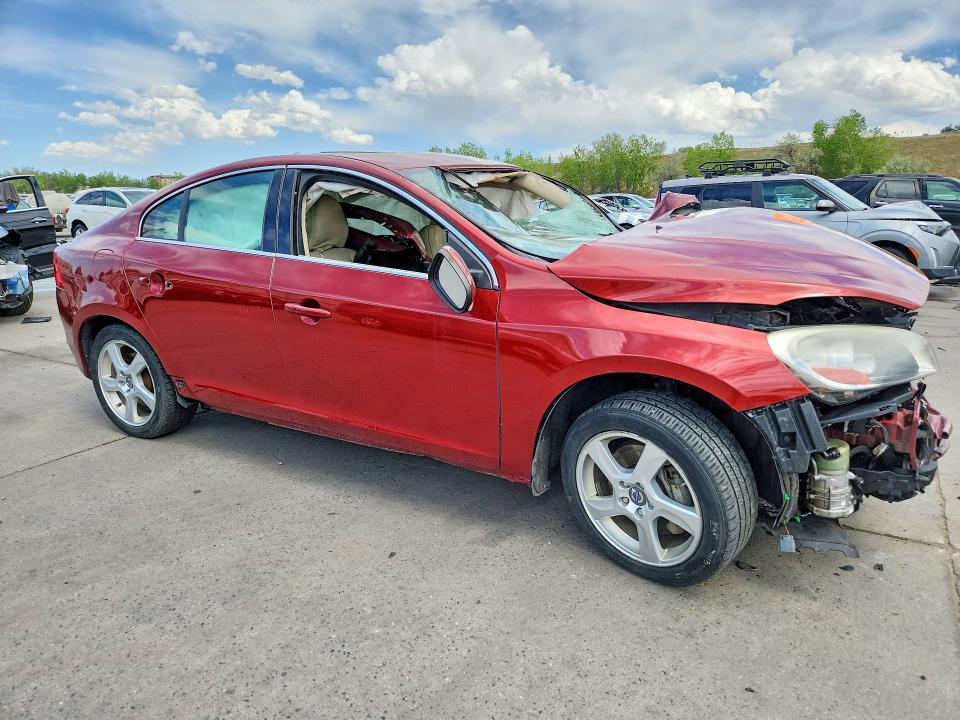 2013 Volvo VIN YV1612FH3D2185942 COPART salvage auction — FRONT END, Co - Public - Nonrepairable, sold $325 on 2026-08-17 (photo 4)