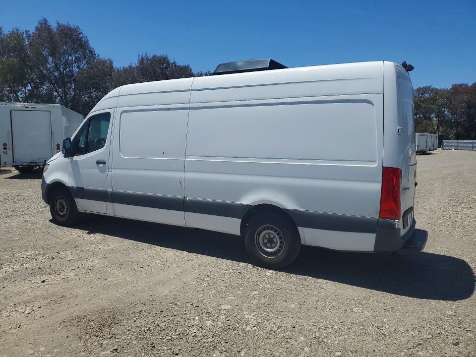 2019 Mercedes-benz Sprinter VIN WD4PF1CD1KP070284 COPART salvage auction — MINOR DENT/SCRATCHES, Ca - Dis/Dlr/Exp Only Clean Title, sold $9,750 on 2026-07-07 (photo 2)