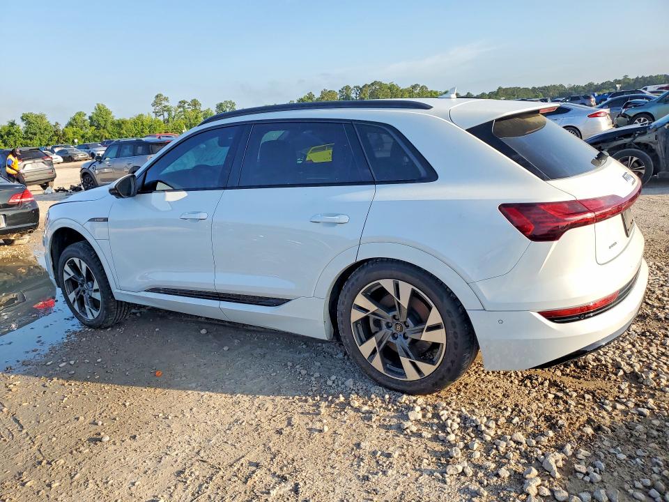 2022 Audi E-tron VIN WA1AAAGE6NB012586 COPART salvage auction — WATER/FLOOD, Id - Salvage Certificate Of Title, sold $10,400 on 2026-08-14 (photo 2)