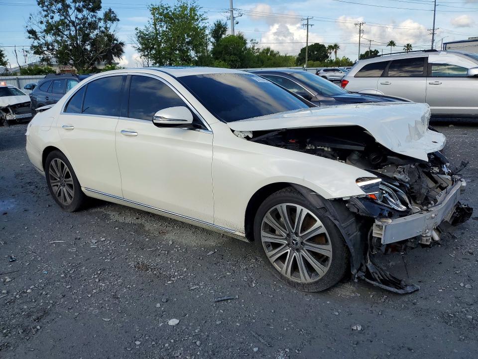 2018 Mercedes-benz E-klasse VIN WDDZF4JB0JA381377 COPART salvage auction — FRONT END, Salvage Title, sold $3,050 on 2026-08-18 (photo 4)