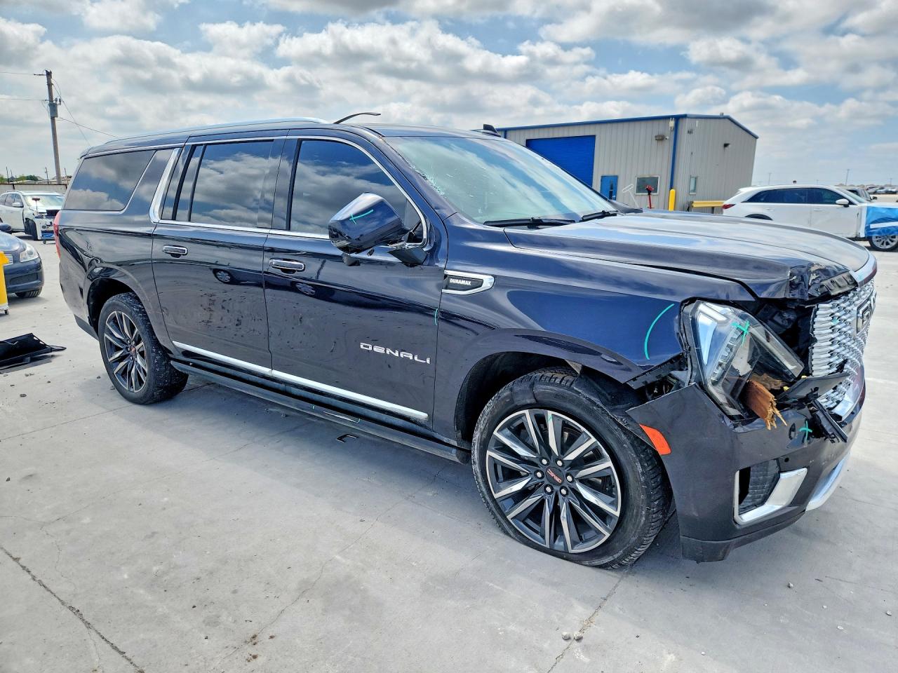 2023 GMC Yukon XL VIN 1GKS2JKT6PR335581 COPART salvage auction — Front End, TX - SALVAGE VEHICLE TITLE, sold $33,500 on 2026-07-02 (photo 4)