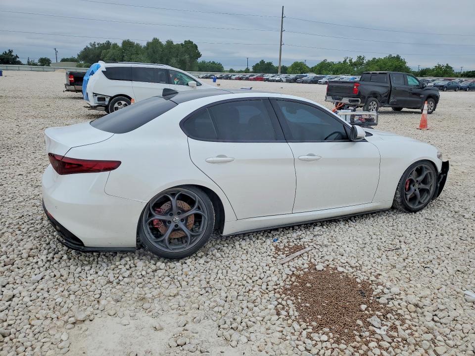 2018 Alfa romeo Giulia VIN ZARFAEEN9J7573650 COPART salvage auction — FRONT END, TX - SALVAGE VEHICLE TITLE, sold $1,550 on 2026-07-16 (photo 3)