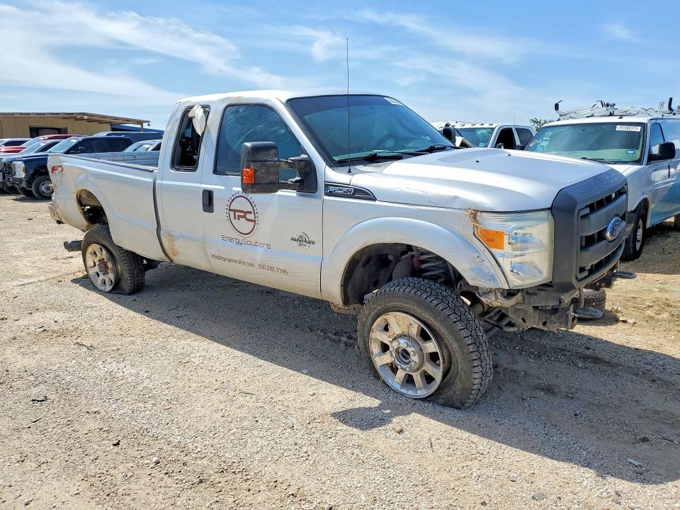 2016 Ford F250 VIN 1FT7X2BT6GEA52663 COPART salvage auction — ROLLOVER, Tx - Salvage Vehicle Title, sold $2,900 on 2026-07-30 (photo 4)