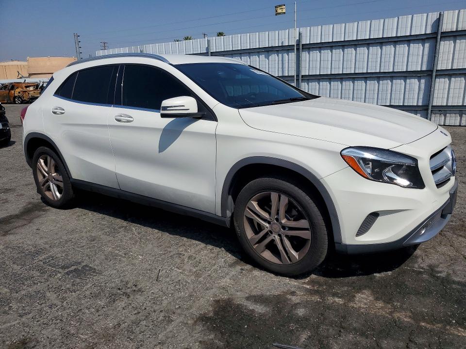 2017 Mercedes-benz Gla-class VIN WDCTG4EB3HJ332931 COPART salvage auction — MINOR DENT/SCRATCHES, Ca - Dis/Dlr/Exp Only Clean Title, sold $5,600 on 2026-07-29 (photo 4)