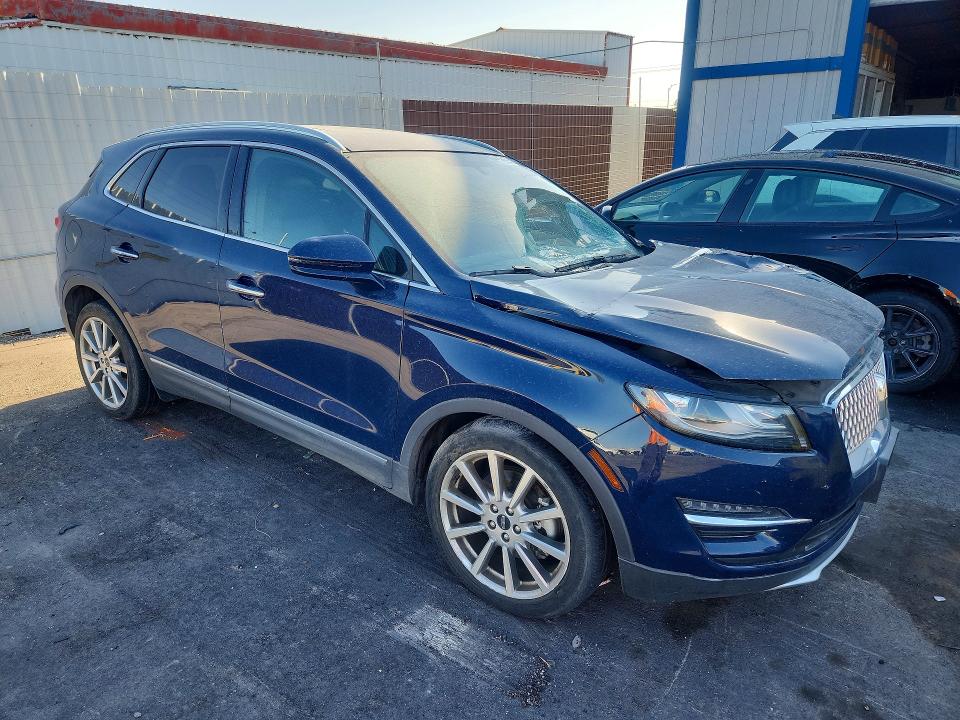 2019 Lincoln Mkc VIN 5LMCJ3C97KUL44788 COPART salvage auction — FRONT END, CA - DIS/DLR/EXP ONLY CLEAN TITLE, sold $4,500 on 2026-07-27 (photo 4)
