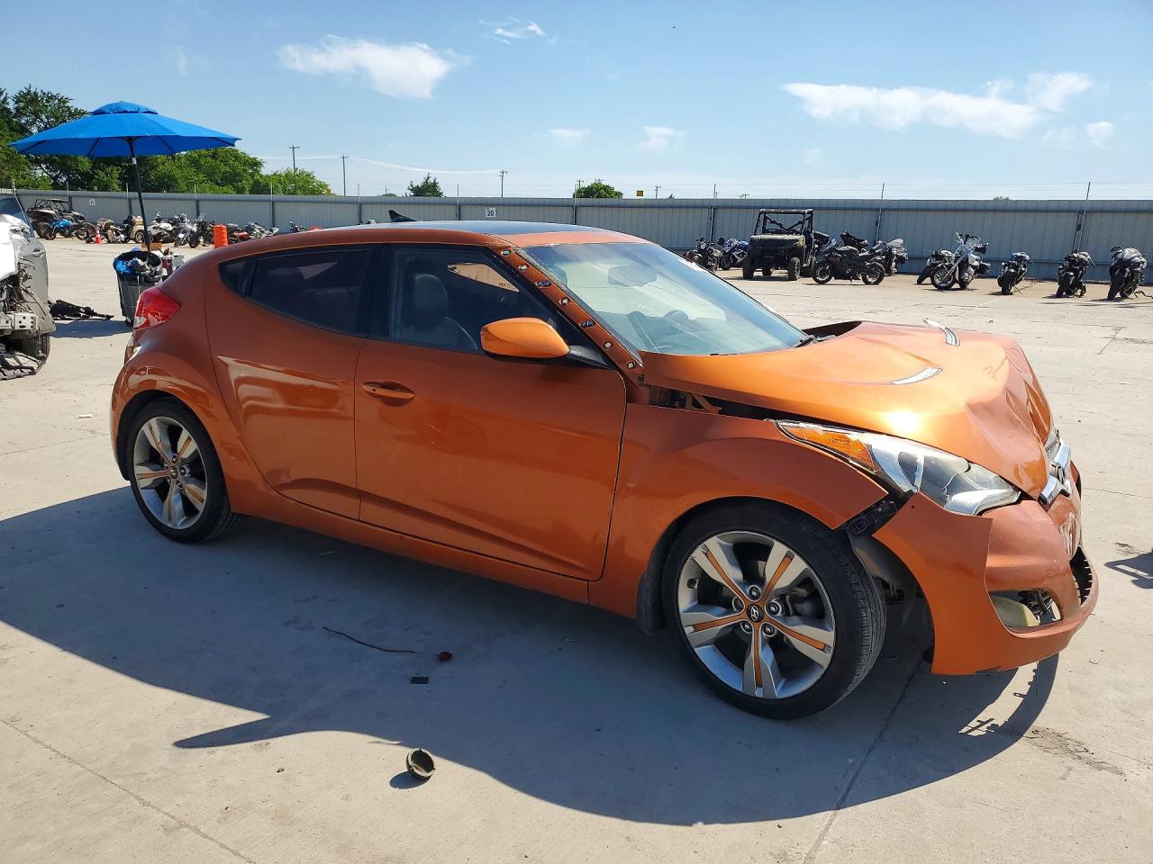 2013 Hyundai Veloster VIN KMHTC6AD7DU086958 COPART salvage auction — Front End, TX - SALVAGE VEHICLE TITLE, sold $1,200 on 2026-07-09 (photo 4)