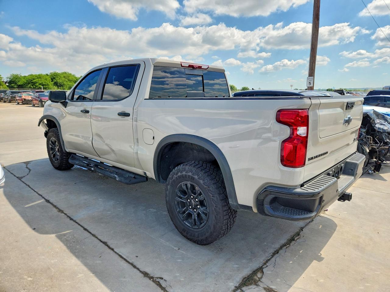 2026 Chevrolet Silverado VIN 3GCUKHE8XTG199423 COPART salvage auction — Front End, TX - SALVAGE VEHICLE TITLE, sold $41,000 on 2026-07-02 (photo 2)