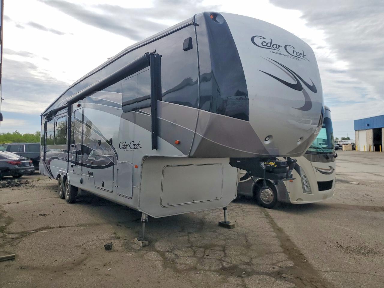 2018 Cedar creek 5th wheel VIN 4X4FCRM24JS220226 COPART salvage auction — Side, MI - CERTIFICATE OF TITLE, sold $16,100 on 2026-06-23 (photo 1)