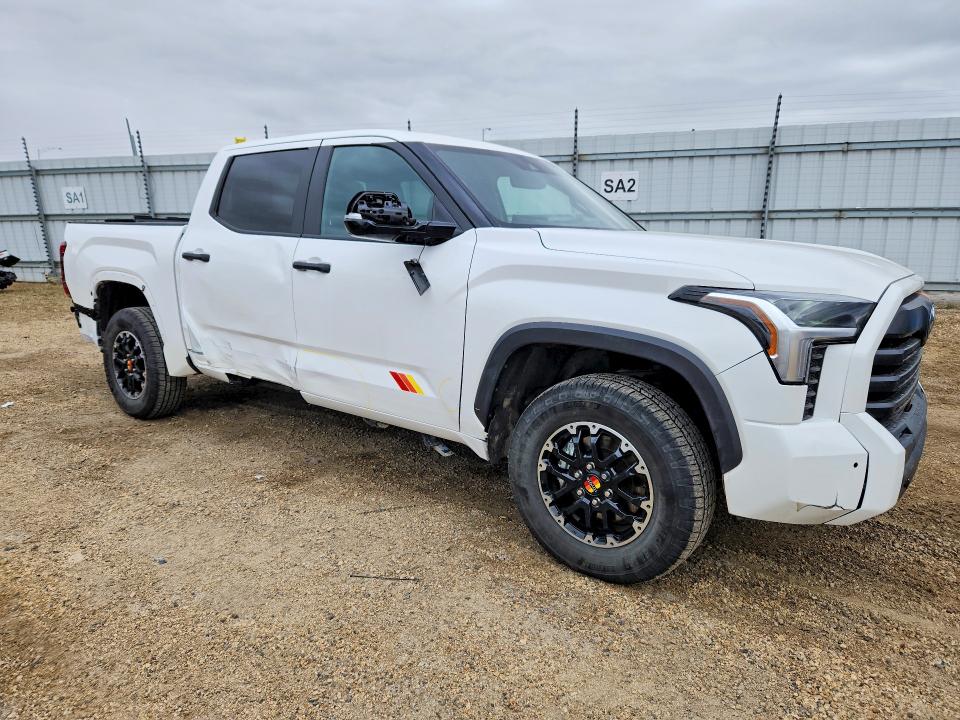 2025 Toyota Tundra VIN 5TFWA5DB7SX253553 COPART salvage auction — SIDE, AB - BOS - SALVAGE, sold $28,000 on 2026-07-02 (photo 4)