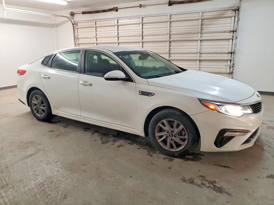 2020 Kia Optima VIN 5XXGT4L37LG432672 COPART salvage auction — MINOR DENT/SCRATCHES, Wa - Vehicle Cert Of Ownership-Titl, sold $225 on 2026-07-27 (photo 4)