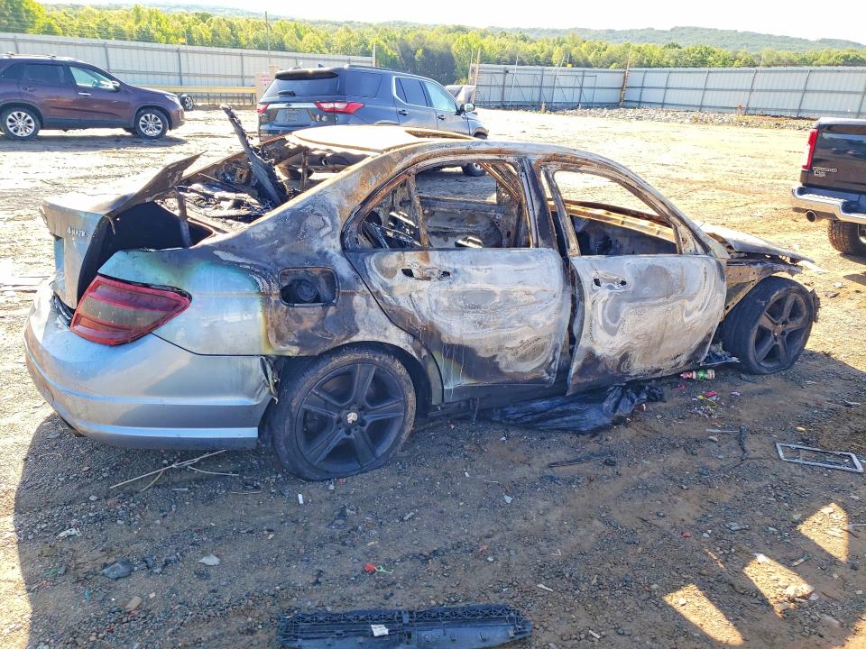 2010 Mercedes-benz VIN WDDGF8BB3AF481330 COPART salvage auction — BURN, Va - Non-Repairable Certificate, sold $90 on 2026-08-21 (photo 3)