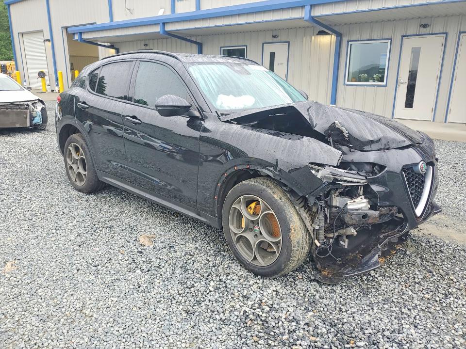 2018 Alfa romeo Stelvio VIN ZASFAKPN8J7B74581 COPART salvage auction — FRONT END, Nc - Salvage Certificate Of Title, sold $2,700 on 2026-08-20 (photo 4)