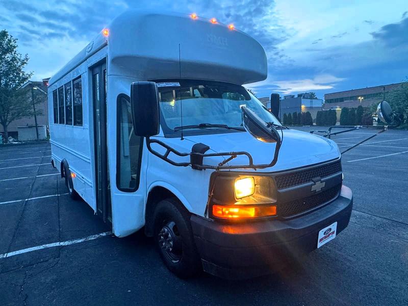2017 Chevrolet Express VIN 1GB3GRBGXH1105601 COPART salvage auction — MINOR DENT/SCRATCHES, MA - CERTIFICATE OF TITLE (P), sold $17,500 on 2026-07-27 (photo 4)