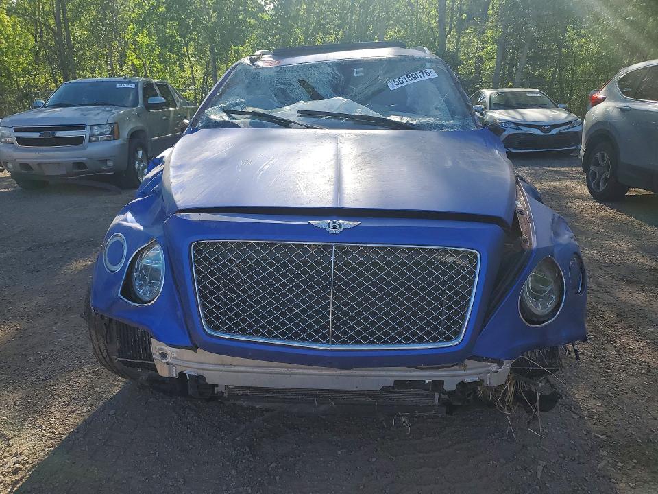 2017 Bentley Bentayga VIN SJAAC2ZV6HC015488 COPART salvage auction — FRONT END, On - Permit Salvage, sold $2,350 on 2026-07-30 (photo 5)